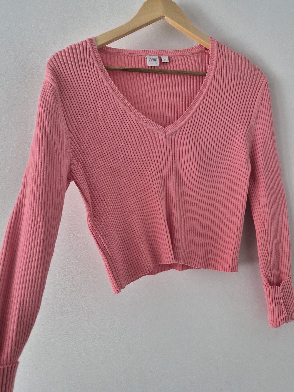 twik Rose Pink Ribbed V-Neck Cropped Sweater